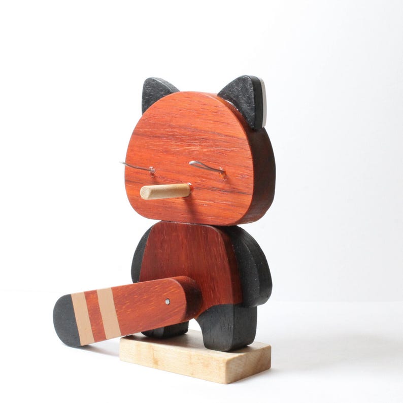 Red Panda Eyeglass Stand. – Newsukie